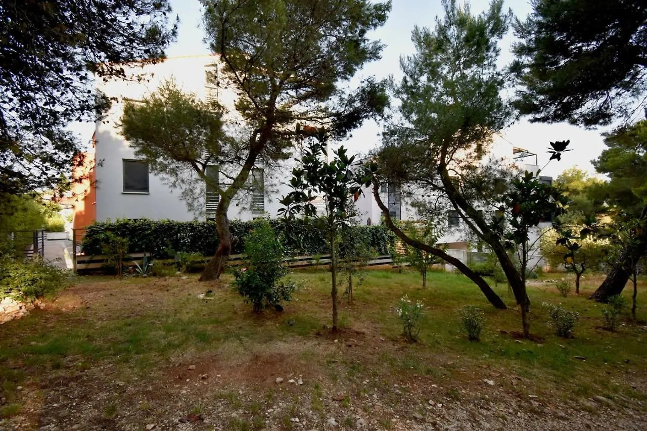 Amazing Luxury Apartment 200 M From The Beach Pula
