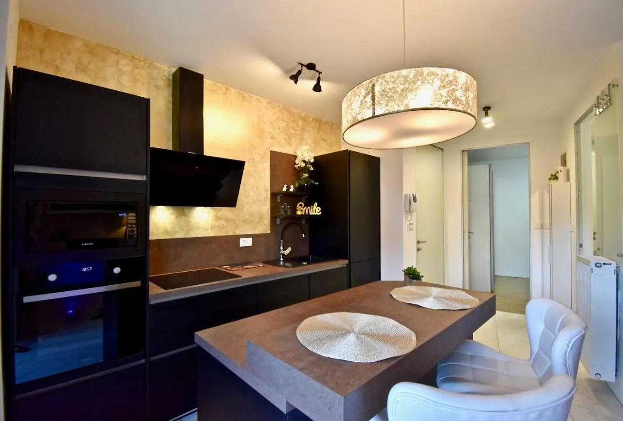 Amazing Luxury Apartment 200 M From The Beach Pula