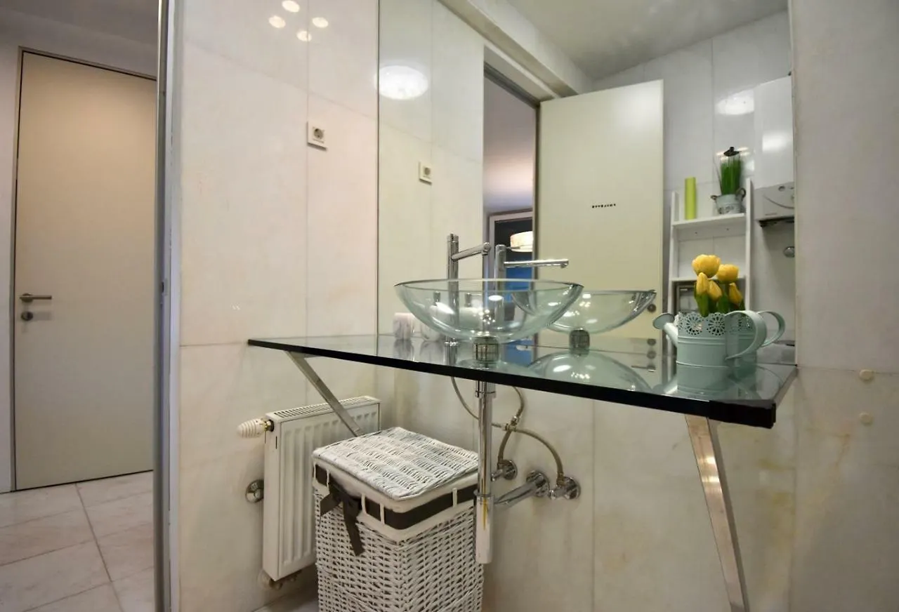 Amazing Luxury Apartment 200 M From The Beach Пула