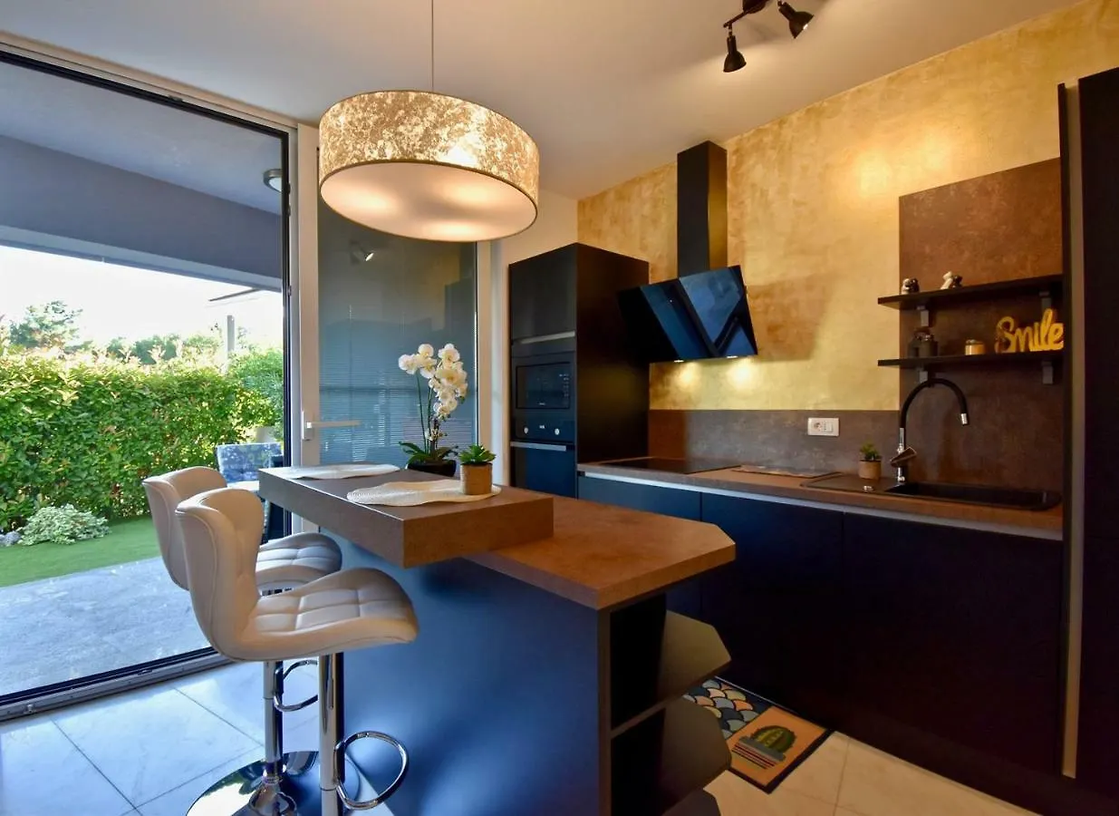 Amazing Luxury Apartment 200 M From The Beach Пула