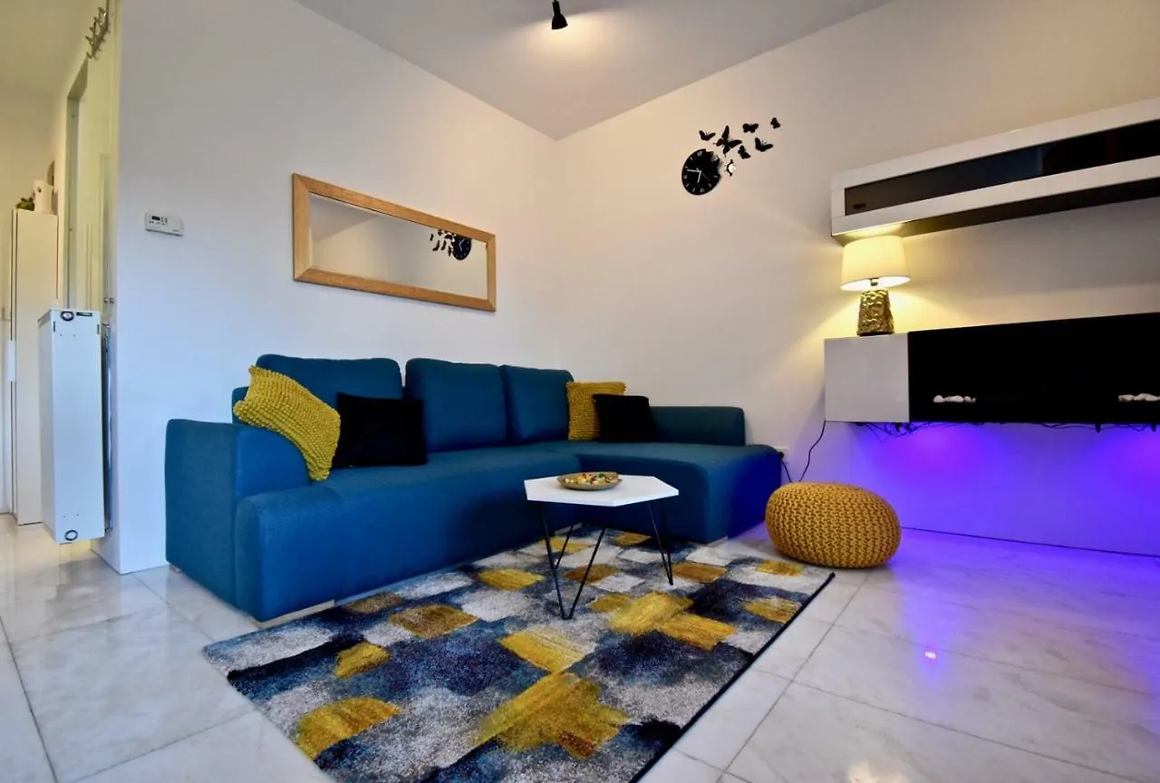 Amazing Luxury Apartment 200 M From The Beach Пула