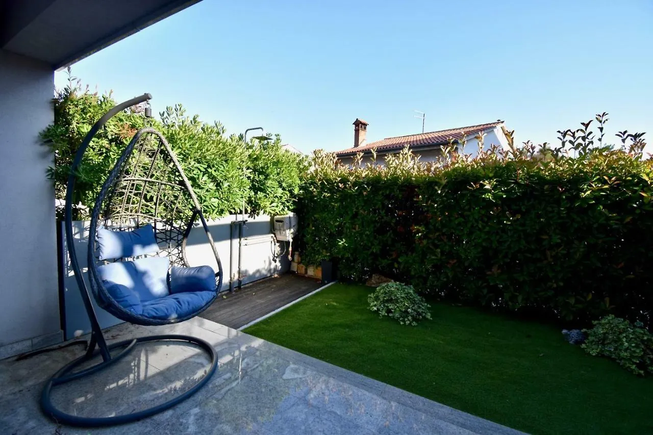 Amazing Luxury Apartment 200 M From The Beach Pula